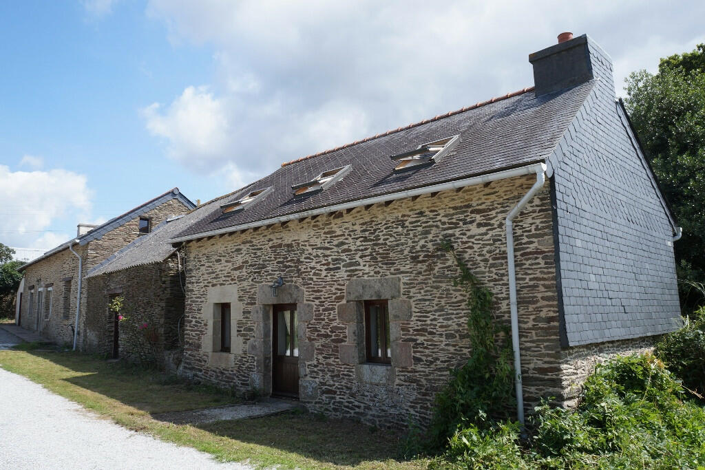 4 bedroom Detached home for sale in Plonvez-du-Faou...
