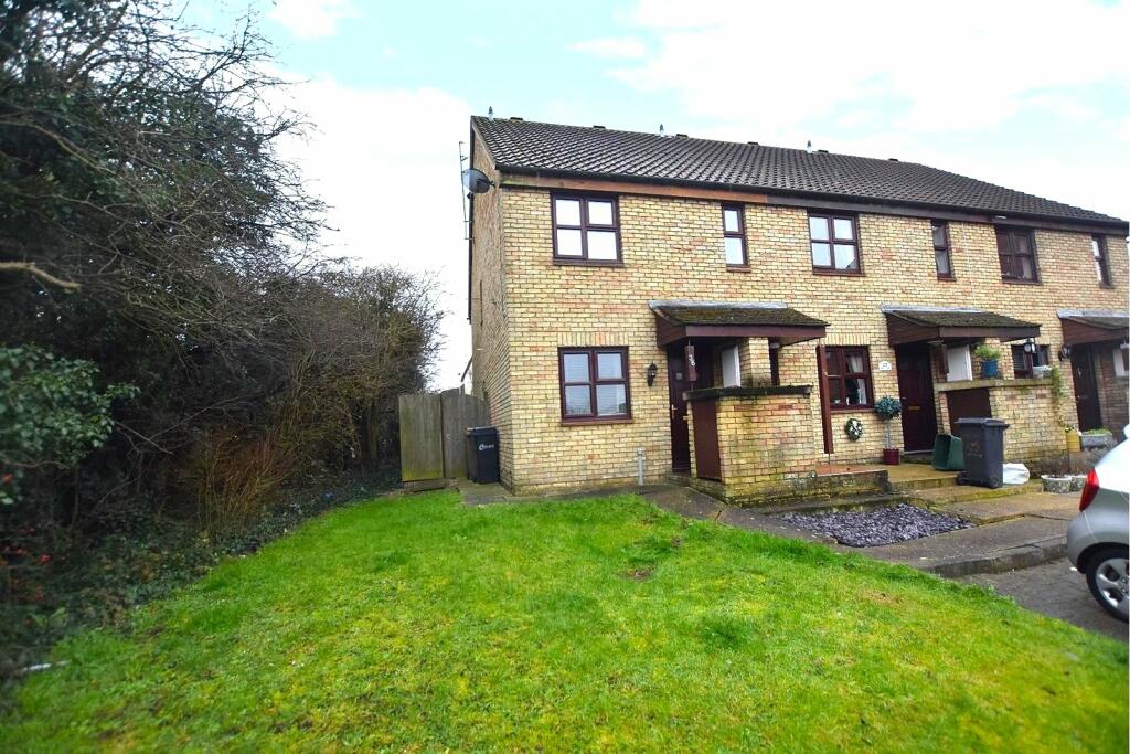 1 bedroom ground floor flat for rent in Thornborough Avenue, South