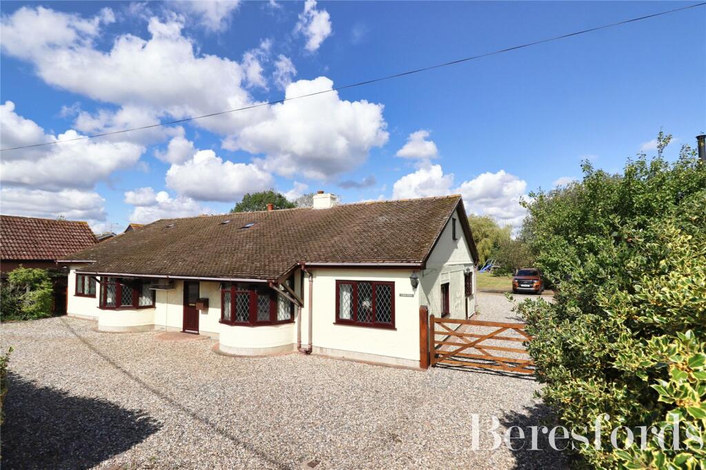 4 bedroom bungalow for sale in Stephenson Road, North Fambridge, CM3