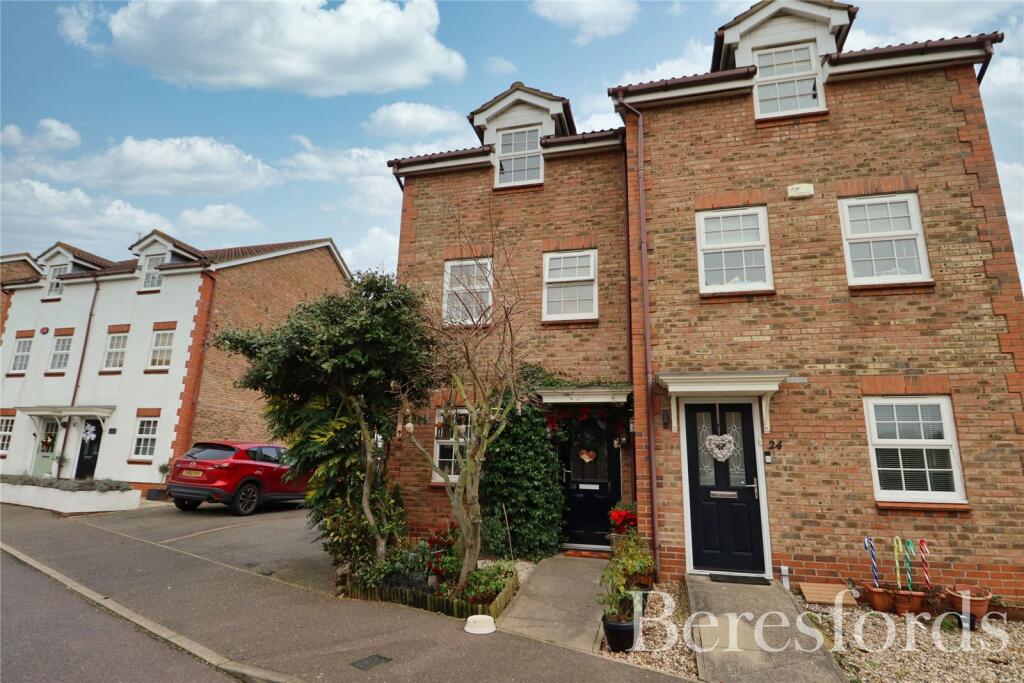 3 bedroom semidetached house for sale in Harvest Way, Heybridge, CM9