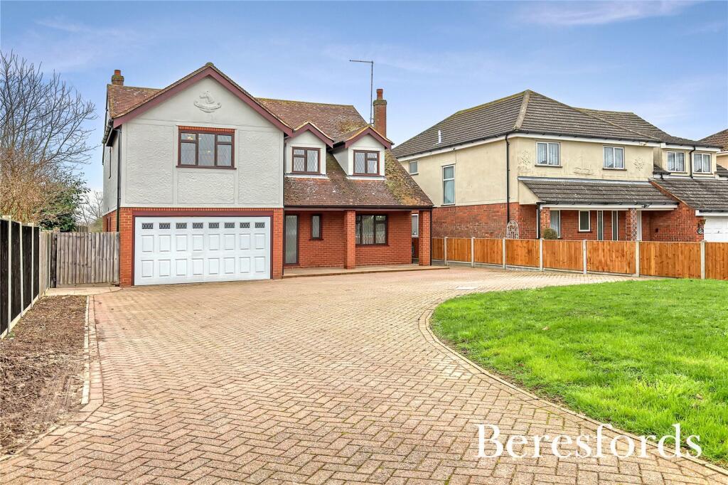 4 bedroom detached house for sale in Nipsells Chase, Mayland, CM3