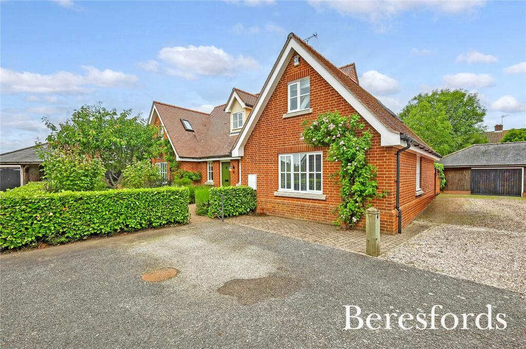4 bedroom detached house for sale in St. Peters Close, Goldhanger, CM9