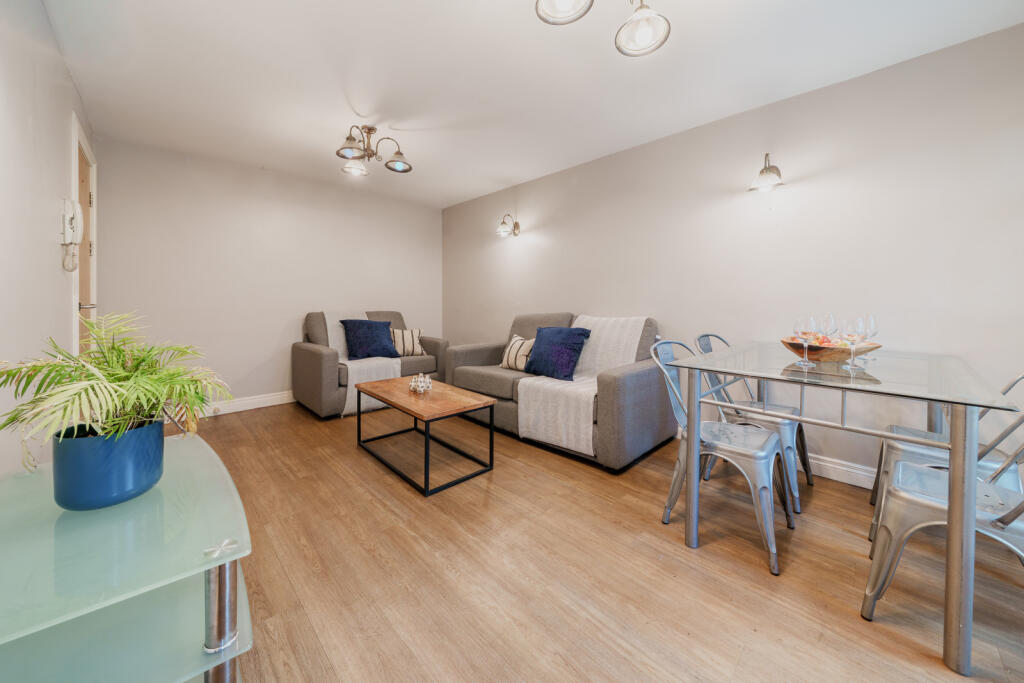 Main image of property: Flat 12, Lowry House, Manchester, M14