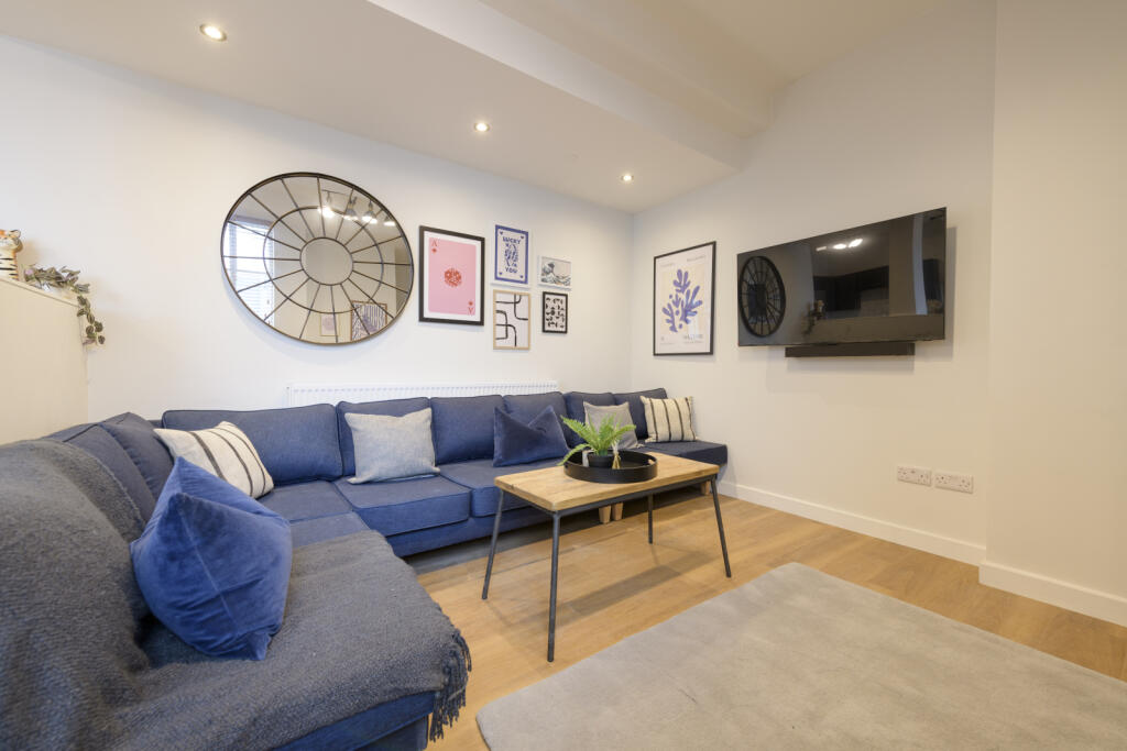 Main image of property: Flat 7, TW1X, London, TW1