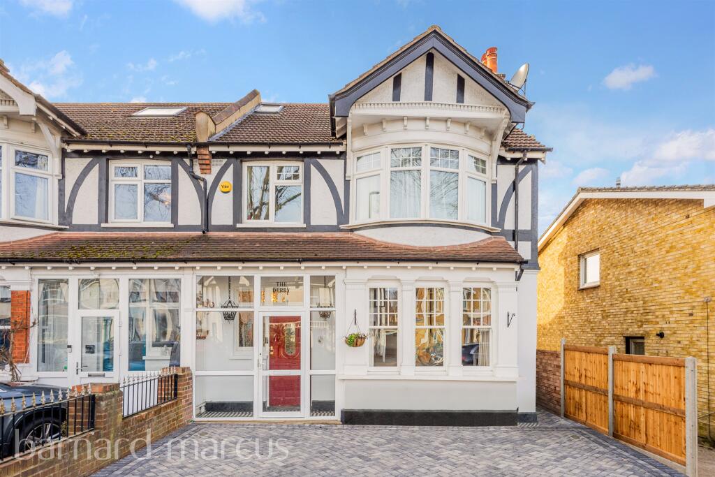 5 bedroom semidetached house for sale in Park Lane, Carshalton, SM5