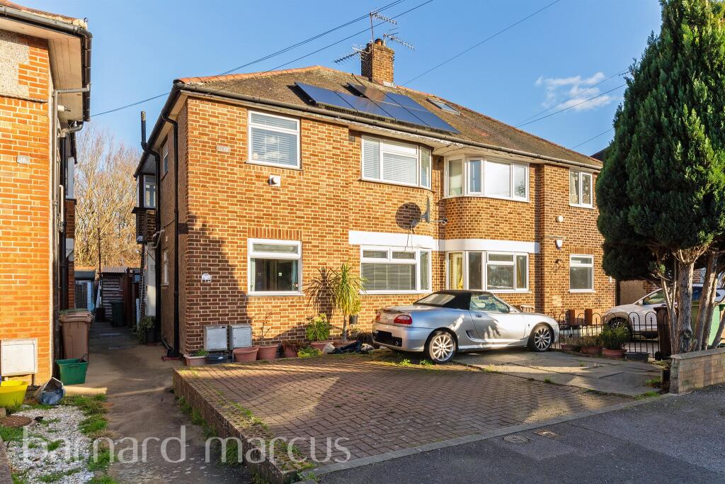 2 bedroom for sale in Reynolds Close, Carshalton, SM5