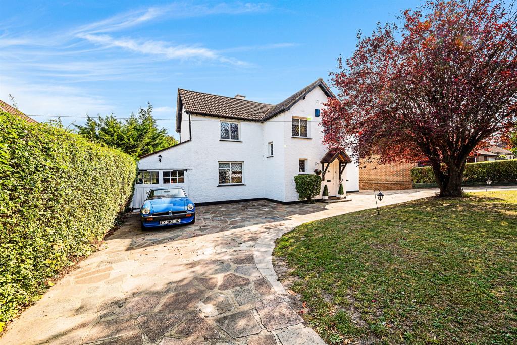 4 bedroom detached house for sale in Sandy Lane South, Wallington, SM6