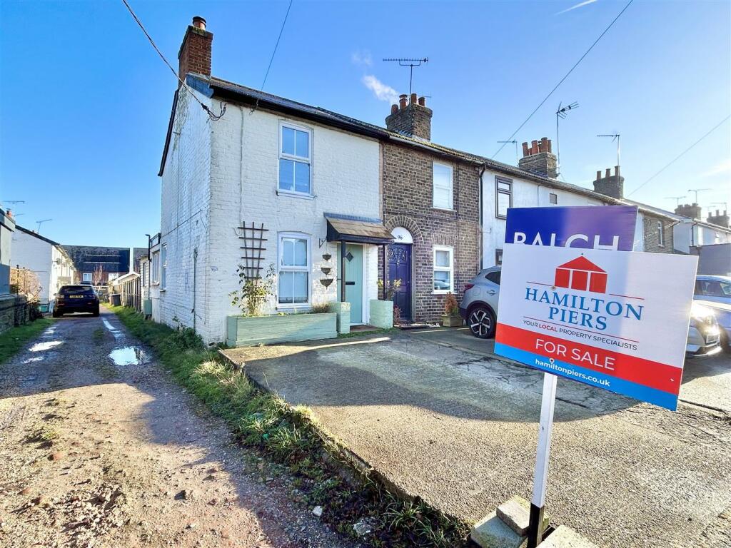 3 bedroom end of terrace house for sale in Main Road, Broomfield, Chelmsford, CM1