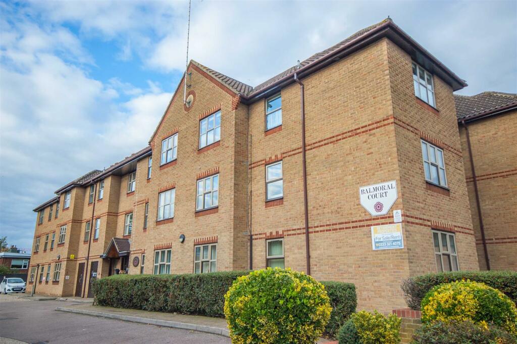 2 bedroom retirement property for sale in Springfield Road, Chelmsford, CM2