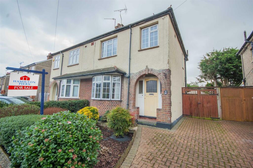 3 bedroom semidetached house for sale in Moulsham Drive, Old Moulsham, Chelmsford, CM2