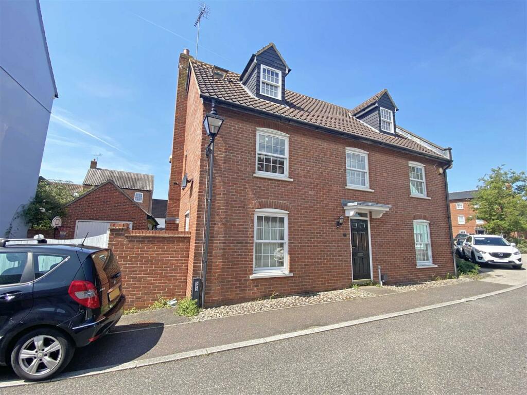 6 bedroom link detached house for sale in Milbank, Chancellor Park