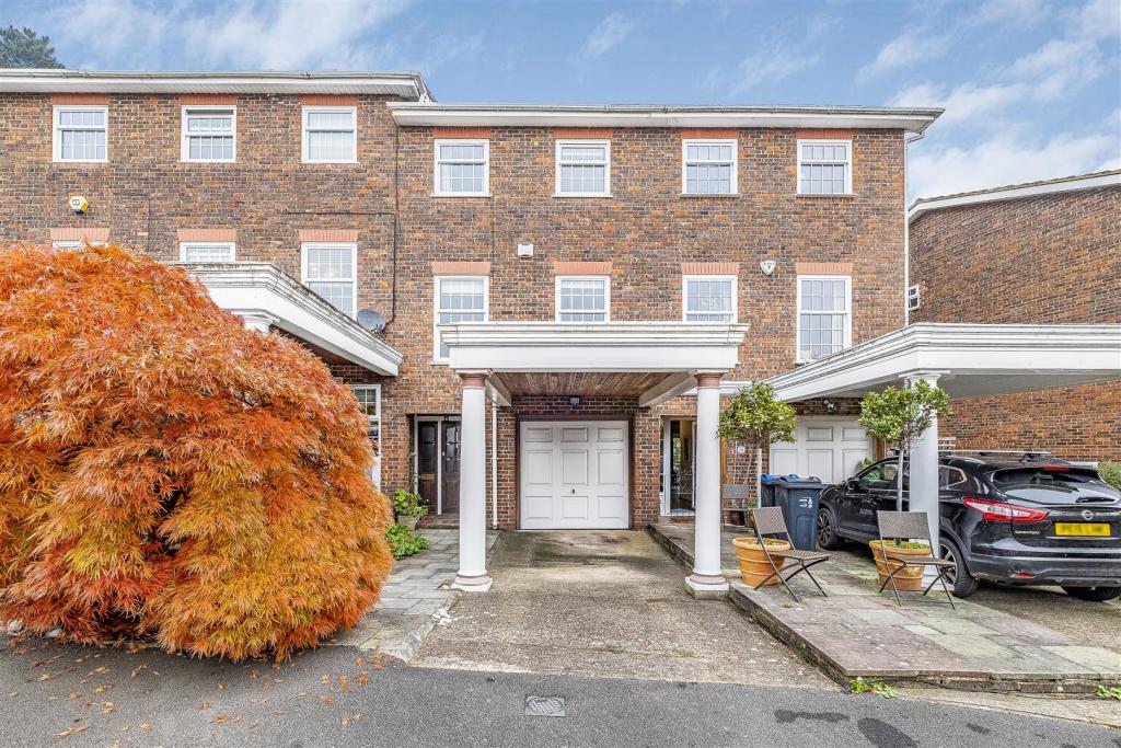 4 bedroom town house for sale in Pine Grove, Wimbledon, SW19