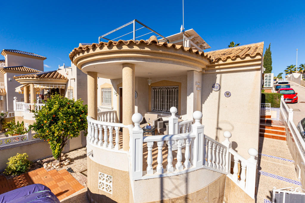 2 bedroom detached villa for sale in Villamartin, Alicante