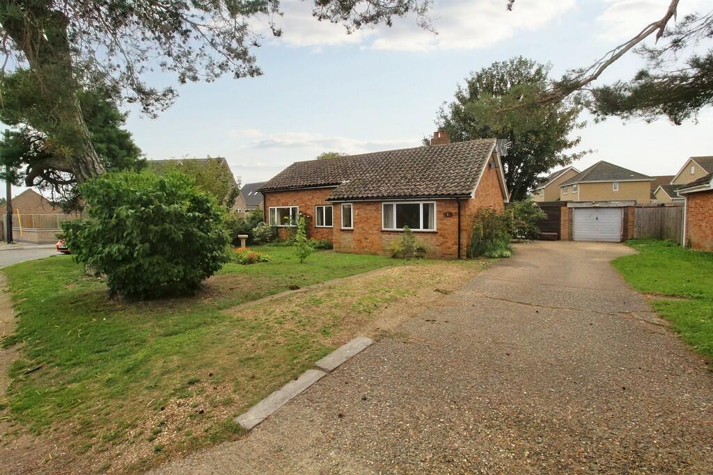 3 bedroom detached bungalow for sale in The Pines, Holywell Row, IP28