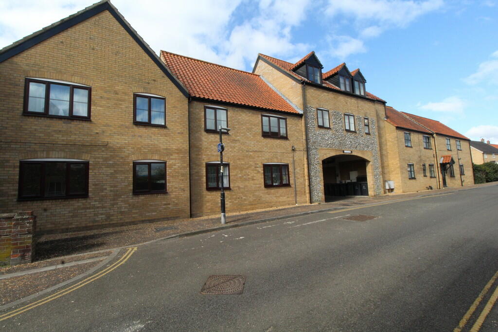 1 bedroom flat for sale in Millington Court, Thetford, IP24