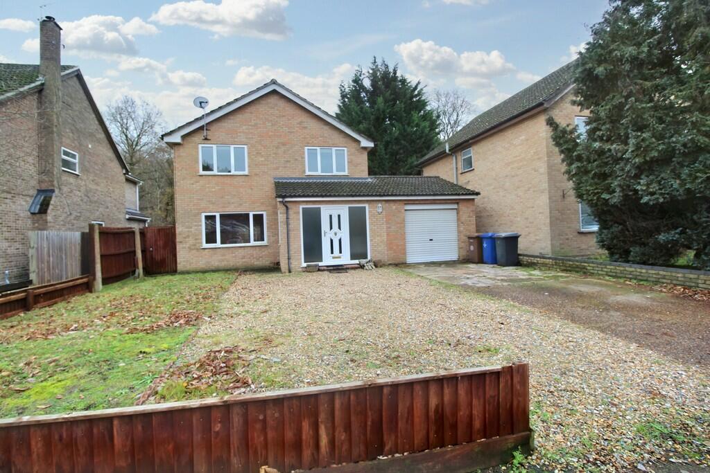 3 bedroom detached house for sale in Laburnum Avenue, Mildenhall, IP28