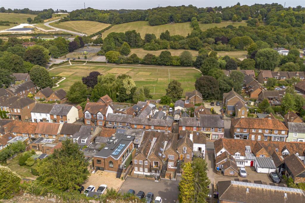 Main image of property: HIGH STREET, GREAT MISSENDEN (CLOSE TO TRAIN STATION)