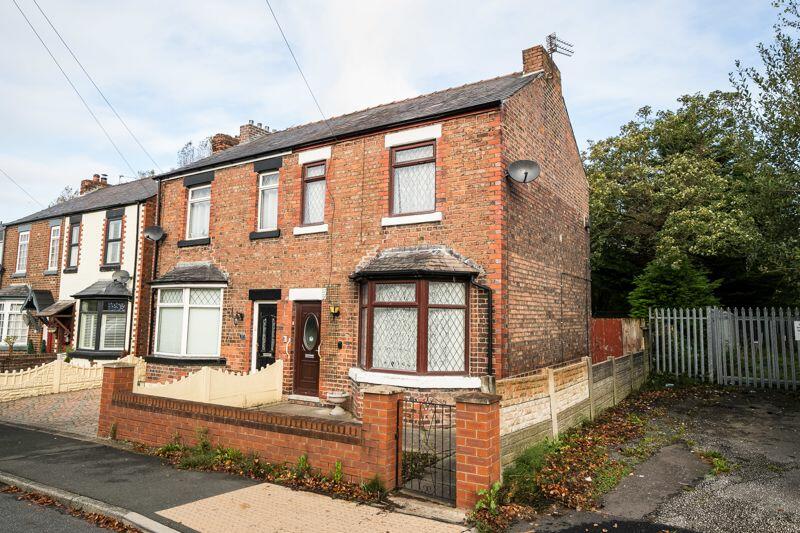 3 bedroom terraced house for sale in Sandy Lane, Runcorn, WA7