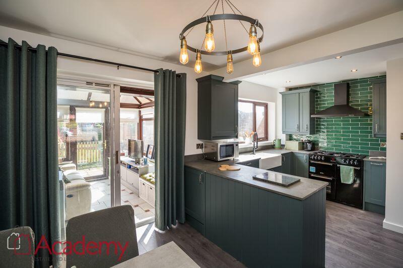 3 bedroom semidetached house for sale in Barrows Green Lane, Widnes, WA8