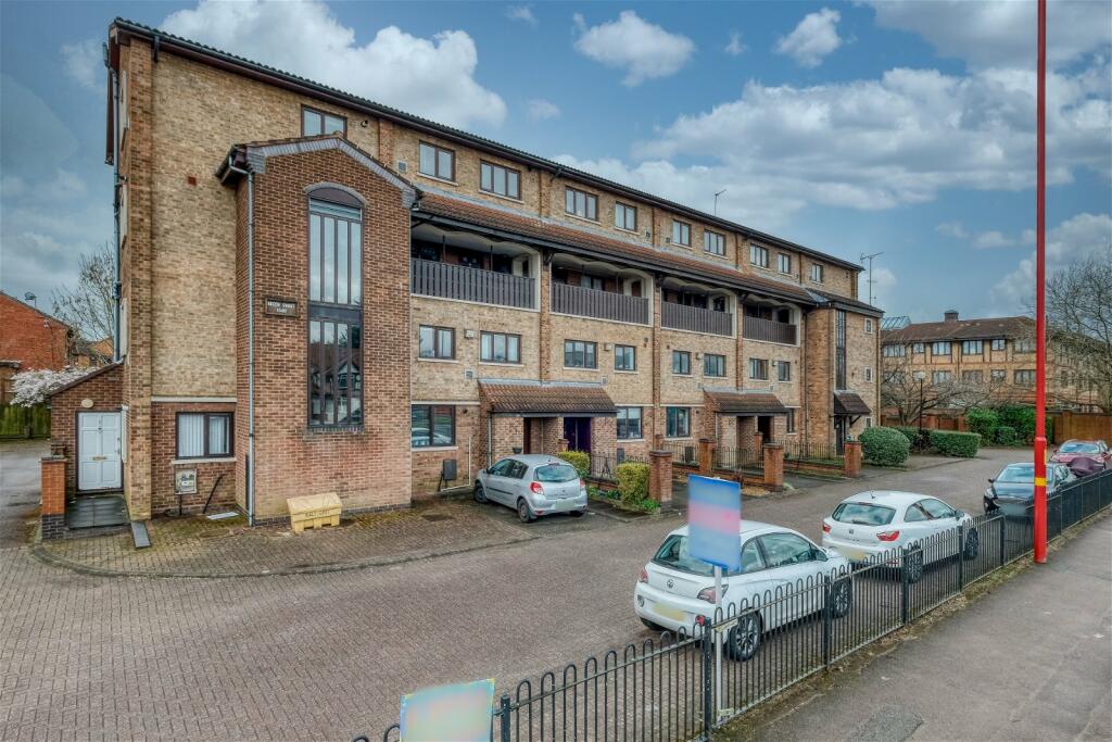 1 bedroom flat for sale in Beech Court, 1540, Bristol Road South