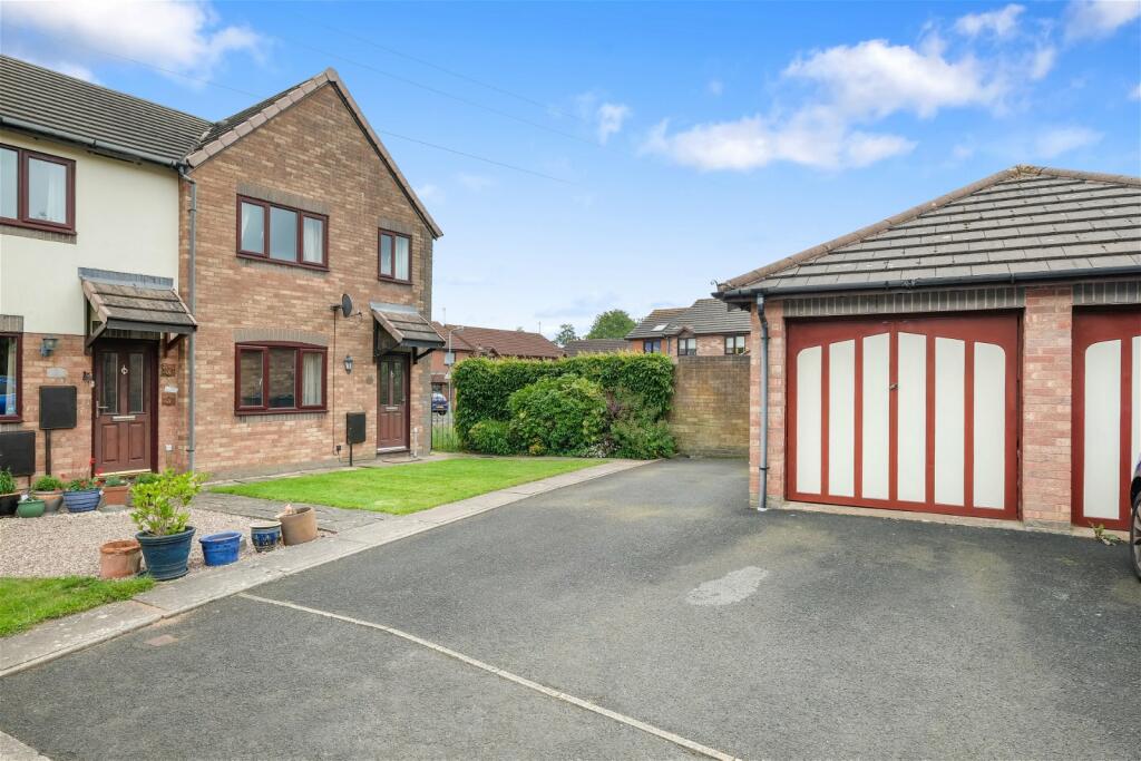 3 bedroom end of terrace house for sale in Cypress Grove, Longbridge