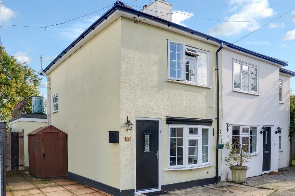 2 bedroom semidetached house for sale in Overlooking Hersham Green, KT12