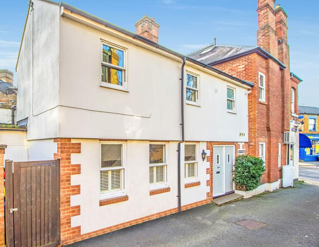 Main image of property: High Street, Claygate, KT10