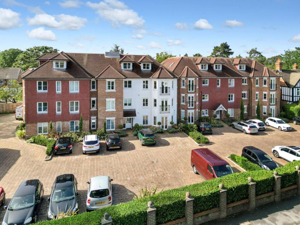 Main image of property: 16 Oakwood Grange, 26 Oatlands Chase, Weybridge, KT139RY