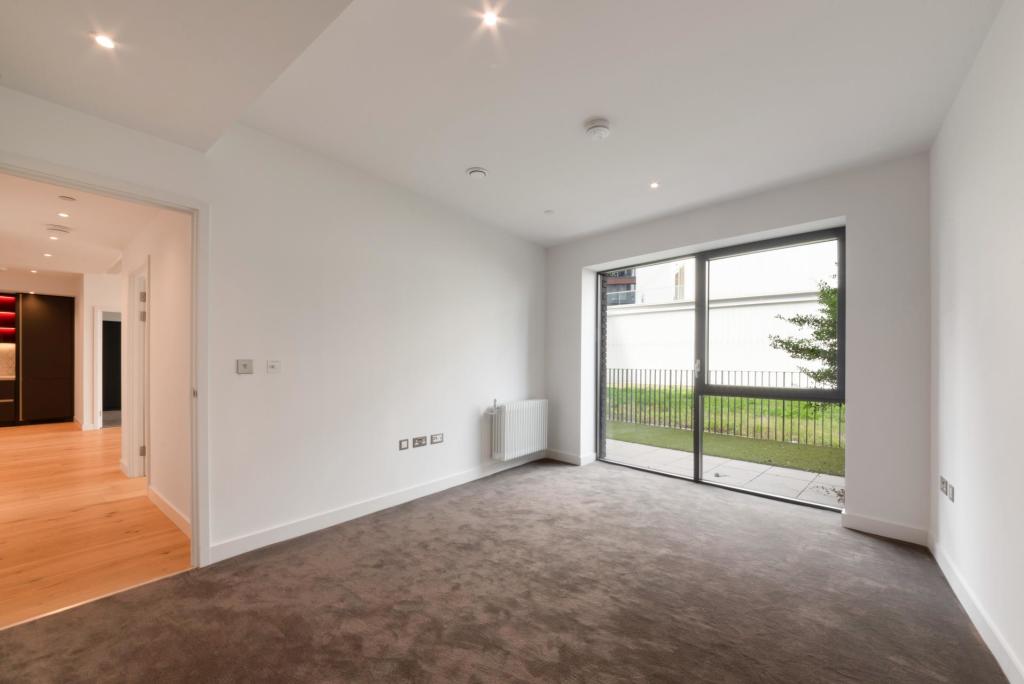 3 bedroom apartment for sale in Echo House, London City Island, London, E14