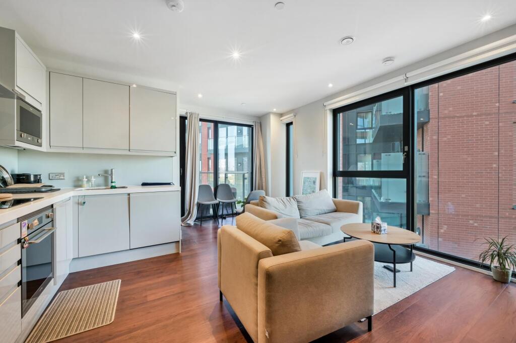Main image of property: Avalon Point, London, E14