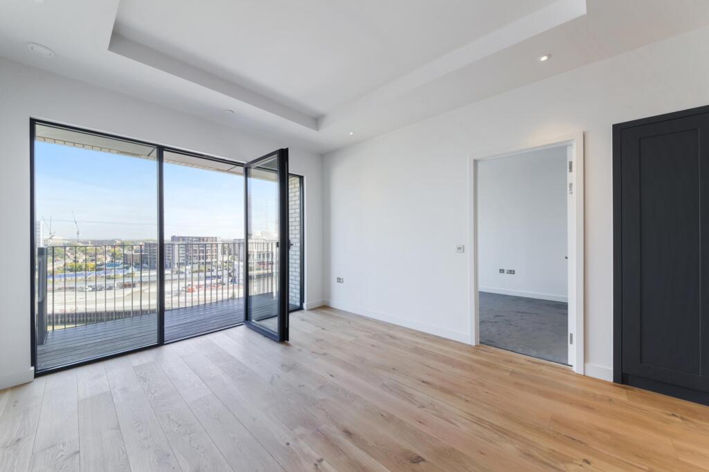 Main image of property: Grantham House, Botanic Square, London, E14 0LW