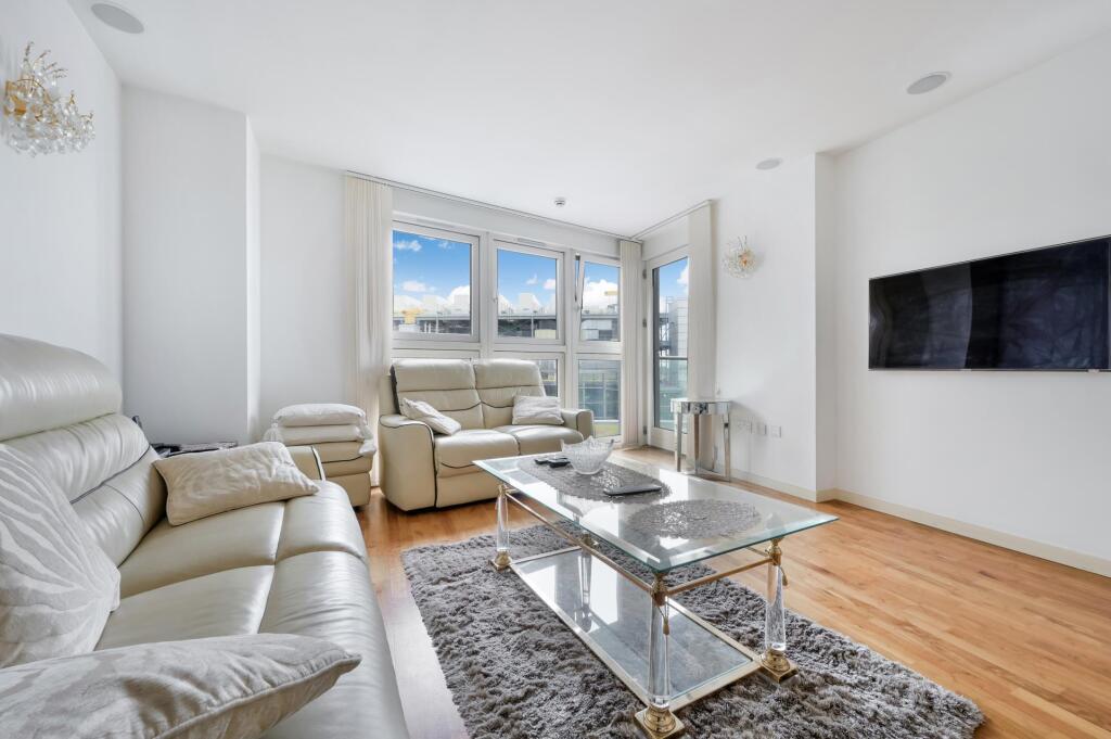 Main image of property: New Providence Wharf, 1 Fairmont Avenue, E14