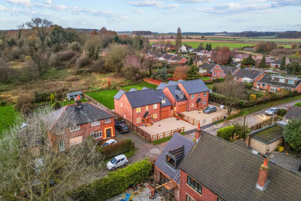 4 bedroom detached house for sale in Moor Road, Papplewick, NG15