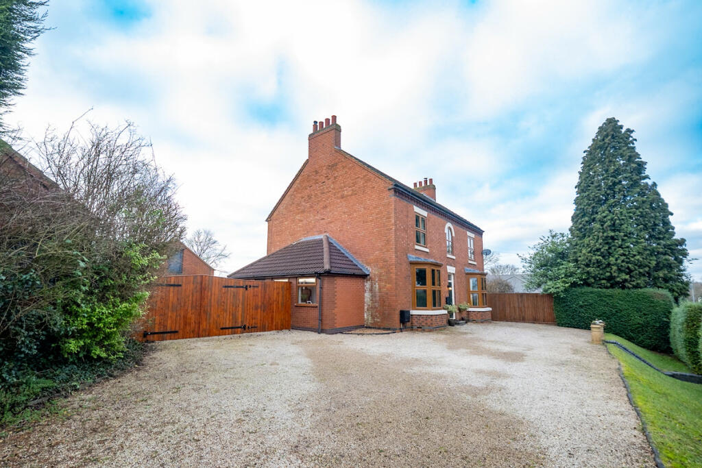 4 bedroom detached house for sale in Station Road, Hugglescote, LE67