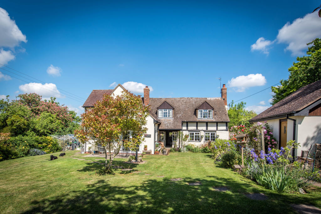 3 bedroom cottage for sale in Malvern Road, Powick, Worcestershire, WR2
