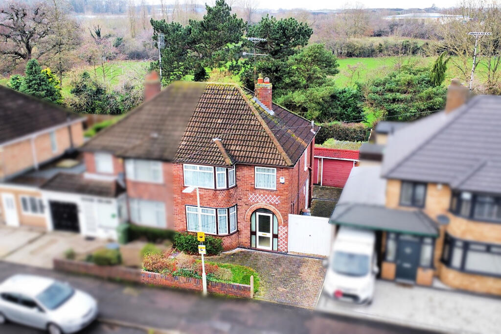 3 bedroom semidetached house for sale in No Chain Mossdale Road