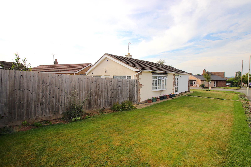 3 bedroom detached bungalow for sale in Maytree Drive, Kirby Muxloe, LE9