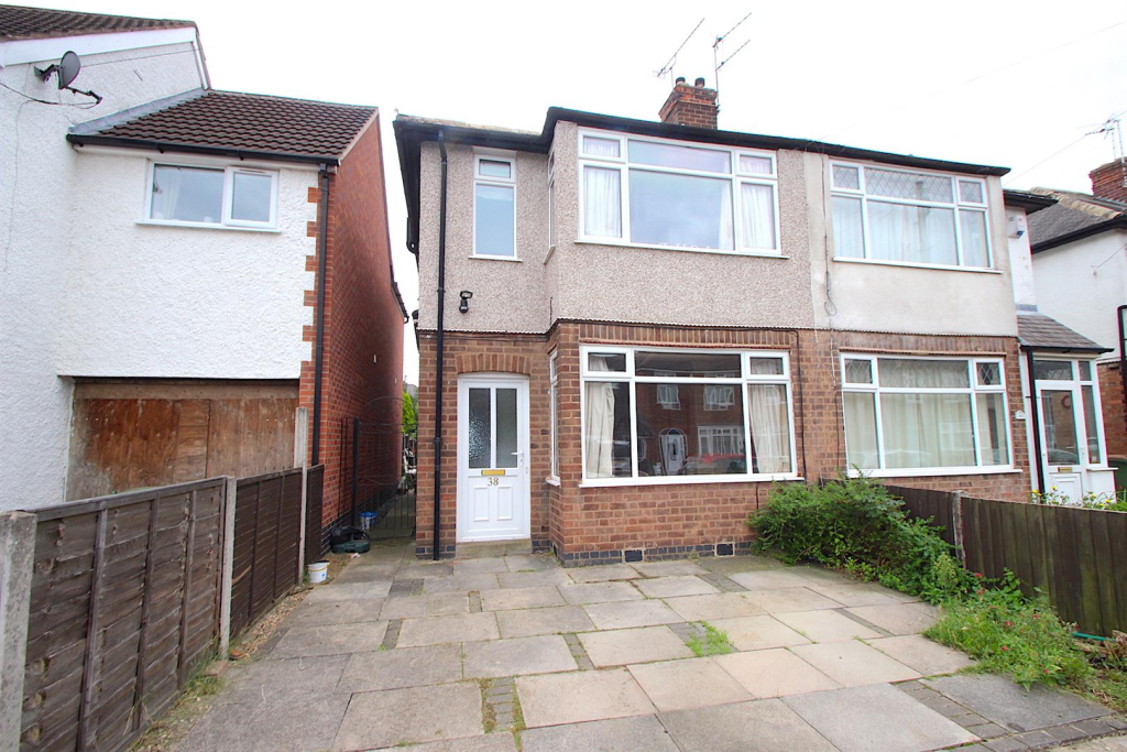 2 bedroom semidetached house for sale in Park Drive, Leicester Forest