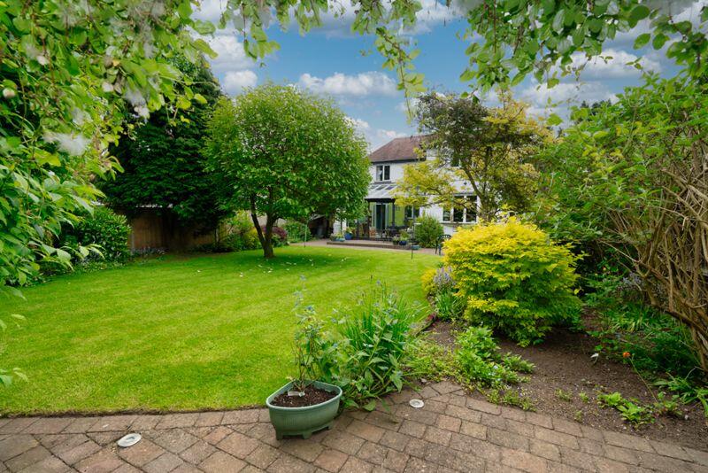 4 bedroom detached house for sale in Wood Street, Wollaston