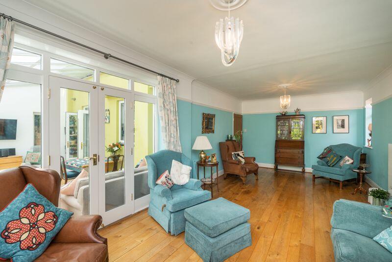 4 bedroom detached house for sale in Wood Street, Wollaston