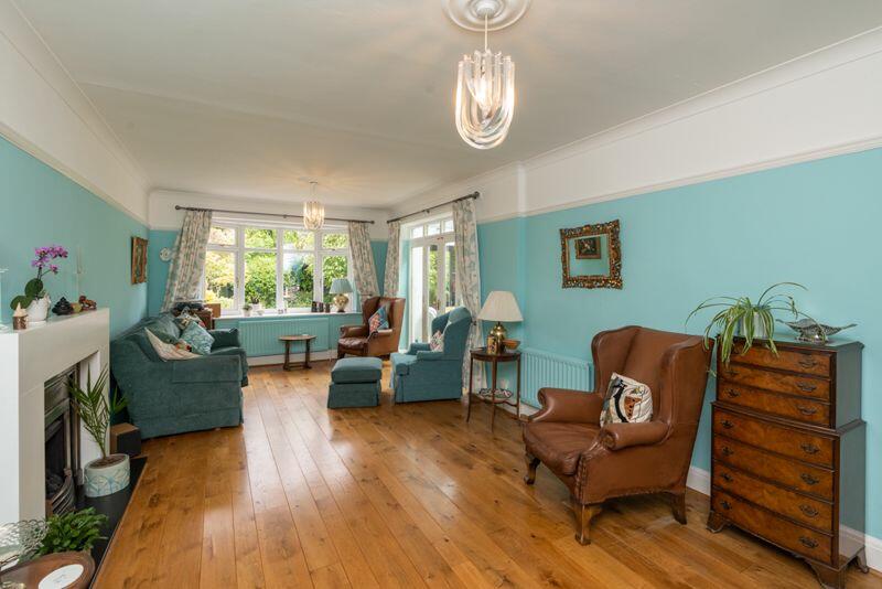 4 bedroom detached house for sale in Wood Street, Wollaston