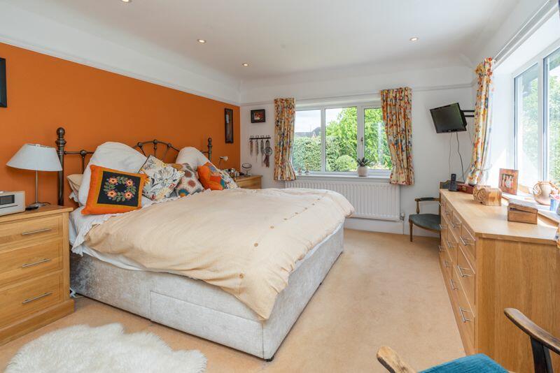 4 bedroom detached house for sale in Wood Street, Wollaston