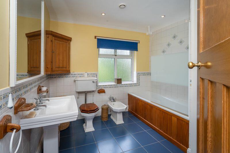 4 bedroom detached house for sale in Wood Street, Wollaston