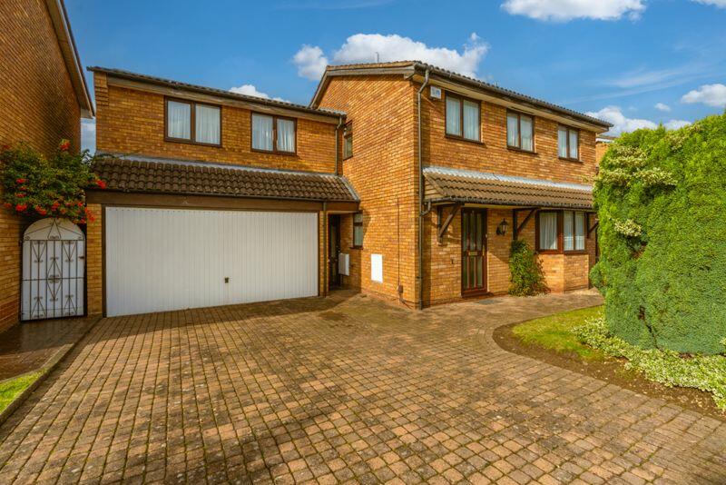 5 bedroom detached house for sale in Albemarle Road, Norton