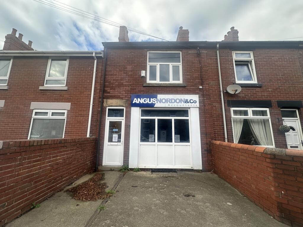 Main image of property: 194 Pontefract Road, Cudworth, Barnsley, South Yorkshire, S72 8AF