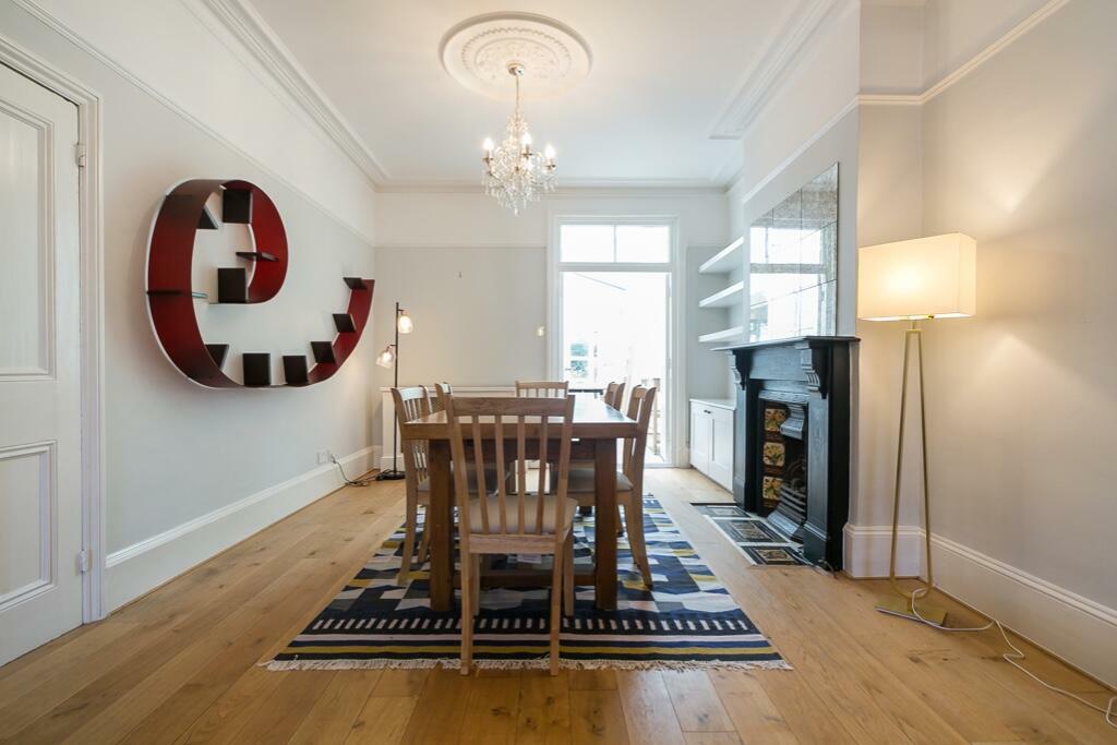 5 bedroom terraced house for rent in Nevis Road, London, SW17