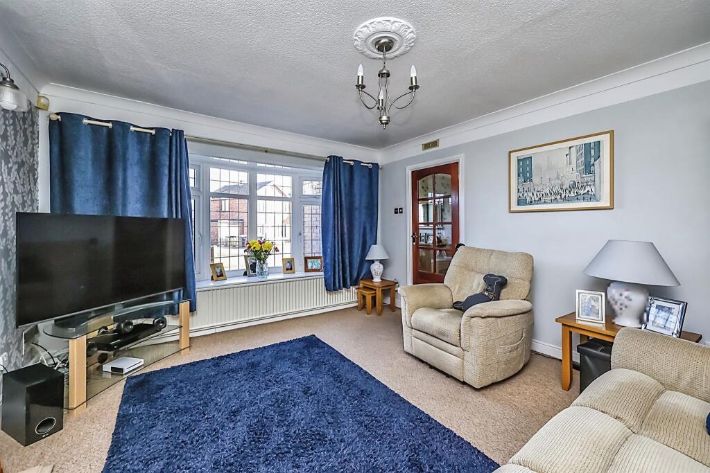 3 bedroom detached house for sale in Frances Grove, Hucknall