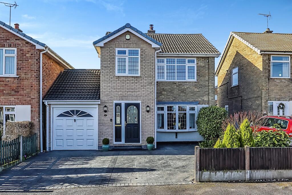 3 bedroom detached house for sale in Frances Grove, Hucknall