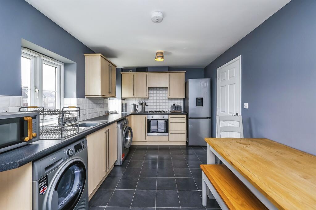 2 bedroom flat for sale in Portland Road, Hucknall, Nottingham, NG15