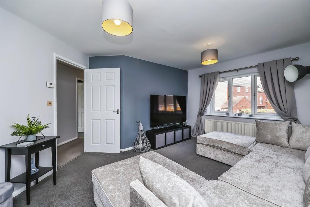 2 bedroom flat for sale in Portland Road, Hucknall, Nottingham, NG15